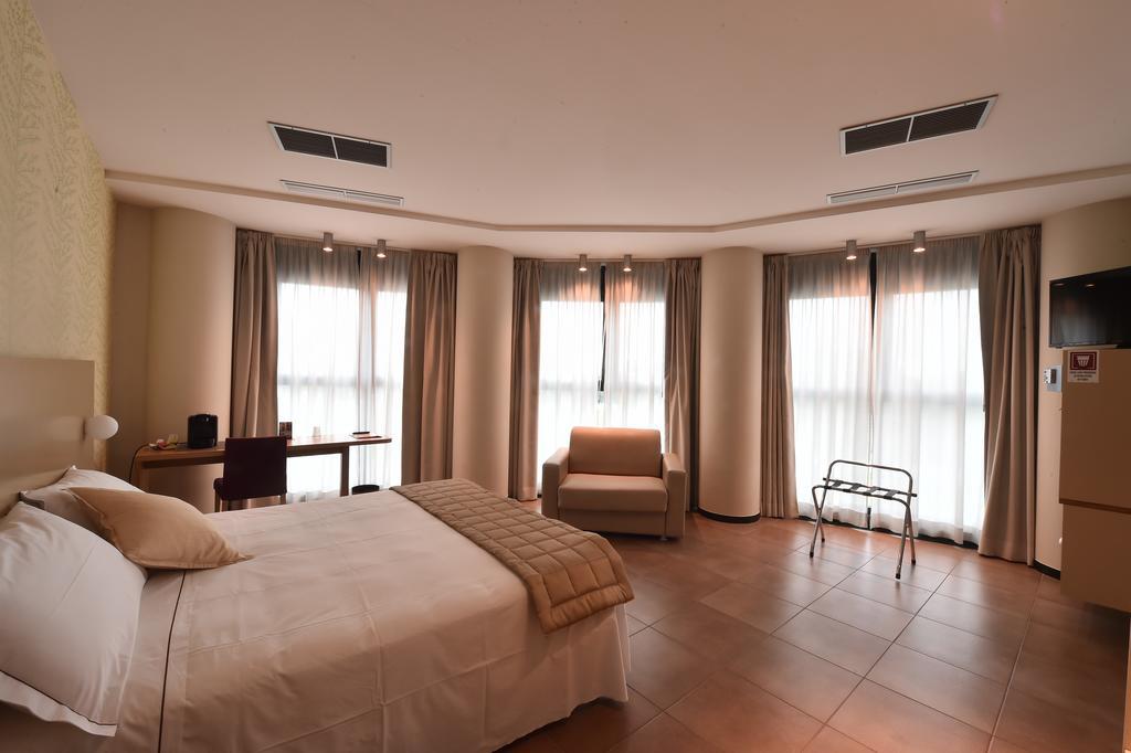 Tati Hotel Lugo  Exteriér fotografie